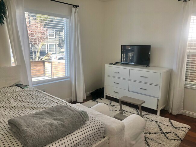 Bed room - 676 Broadway St