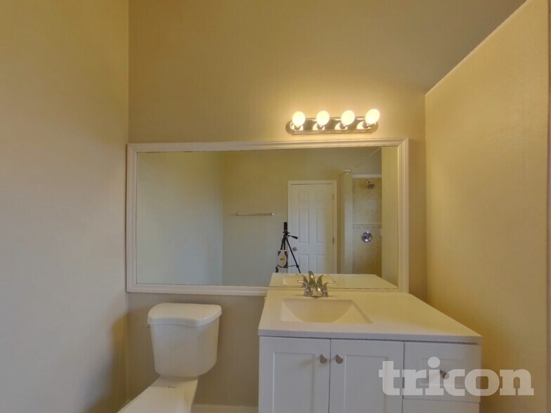 Building Photo - 831 Monroe Harbor Pl