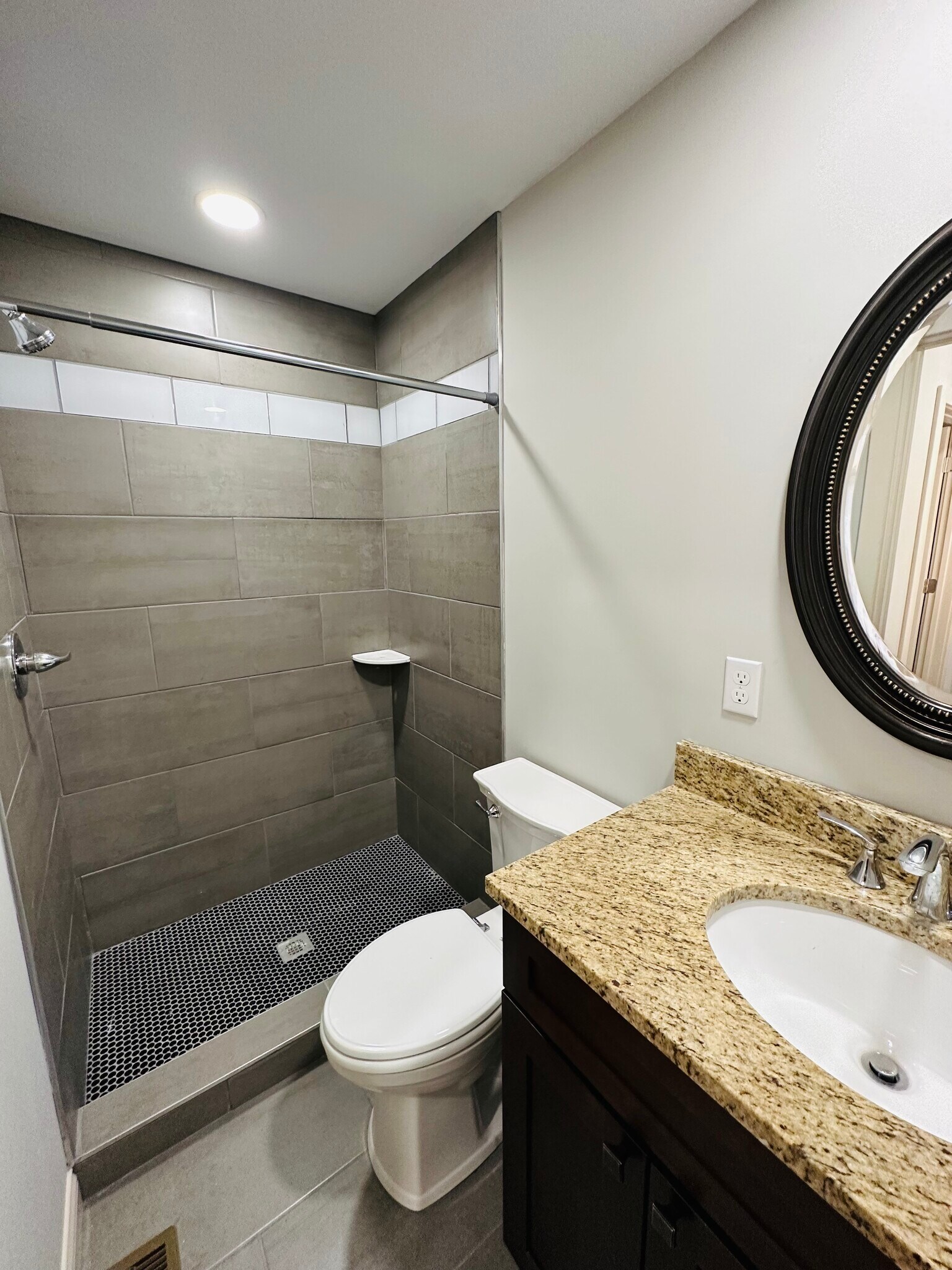 1st floor bath - 2239 Flora St
