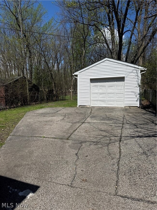 Building Photo - 18505 Raymond St