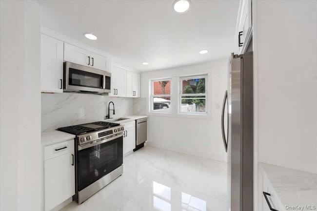 Building Photo - 104-17 Rosita Pl