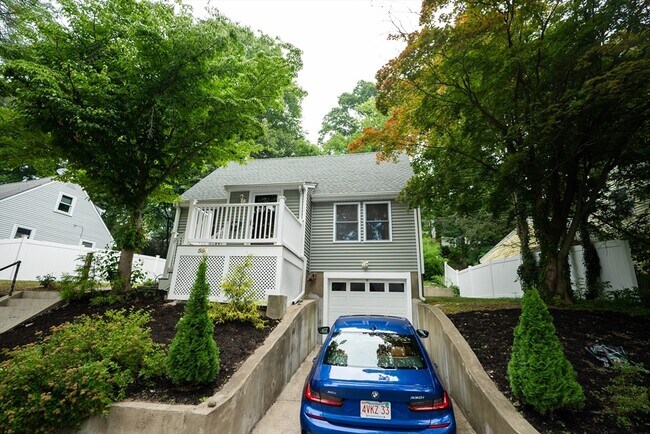 Building Photo - 592 Poplar St