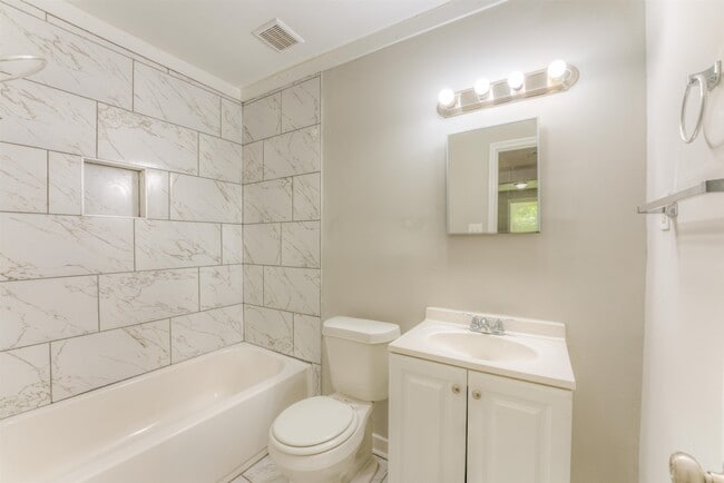 Building Photo - 1778 Edward Ave