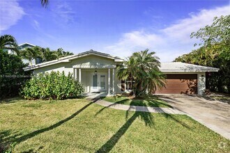 Building Photo - 565 NE Olive Way
