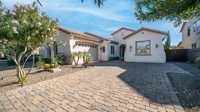 Building Photo - 561 W Yellowstone Way