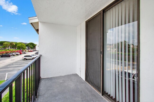 Building Photo - 708 Executive Center Dr