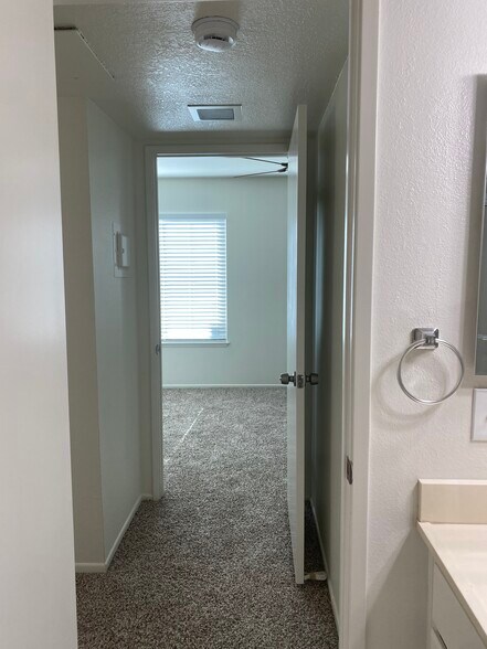 Building Photo - 18252 Parkview Ln