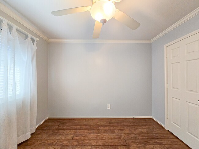 Building Photo - 12230 Cypress Shores Dr