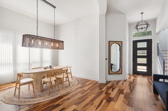 Building Photo - Modern Oasis in Bouldin Creek