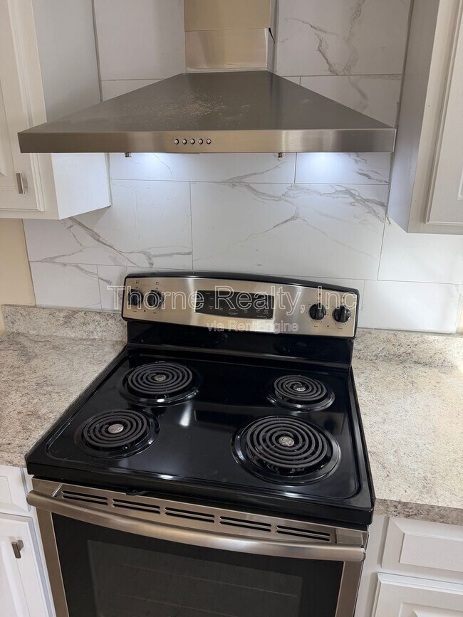 Building Photo - 1021 Russell St