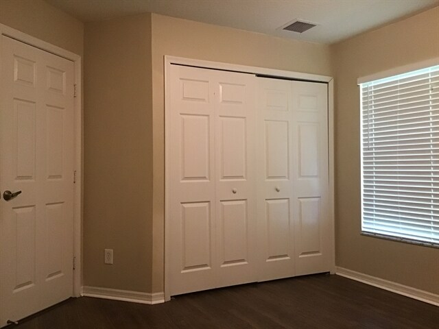 Building Photo - 5731 NW Zenith Dr