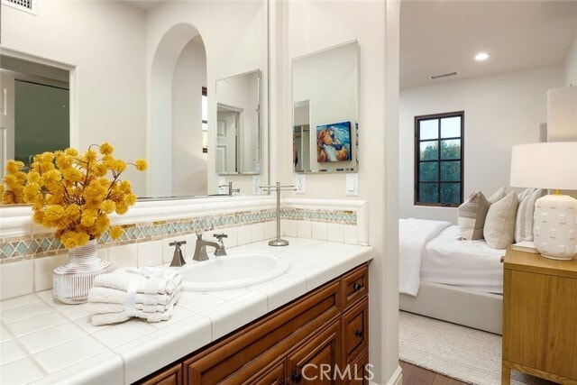 Building Photo - 8 Night Sky