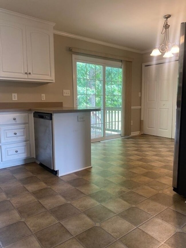 Building Photo - 211 Koufax Dr
