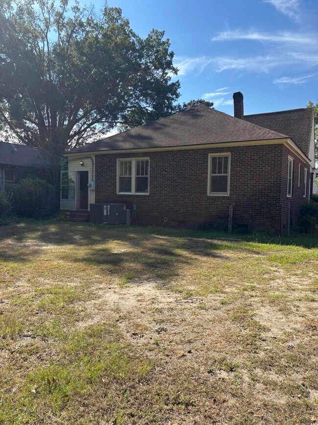 Building Photo - 41 W Charlotte Ave