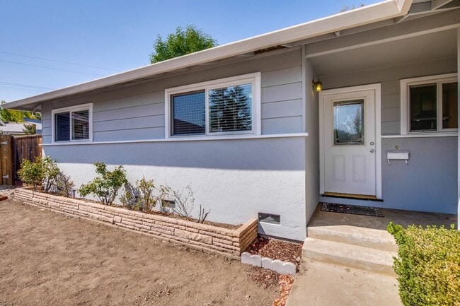 Building Photo - Beautiful Birdland Home on Quiet Cul-de-Sa...