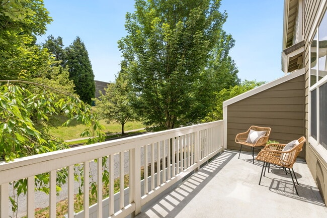 Building Photo - 2732 NW Kennedy Ct