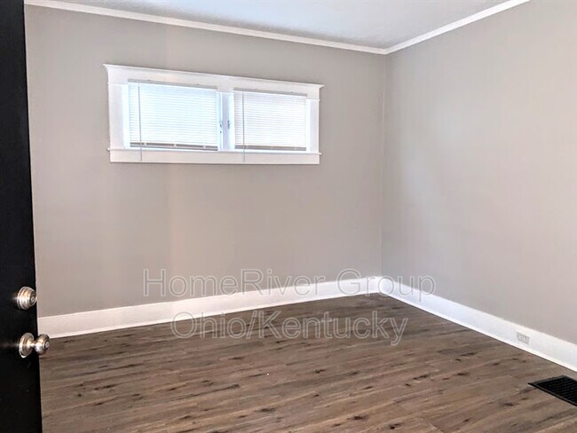Building Photo - 315 S 41st St