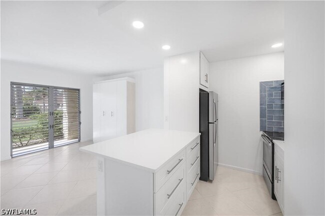 Building Photo - 167 N Collier Blvd