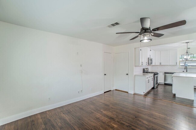 Building Photo - New Listing in southland Terrace Addition