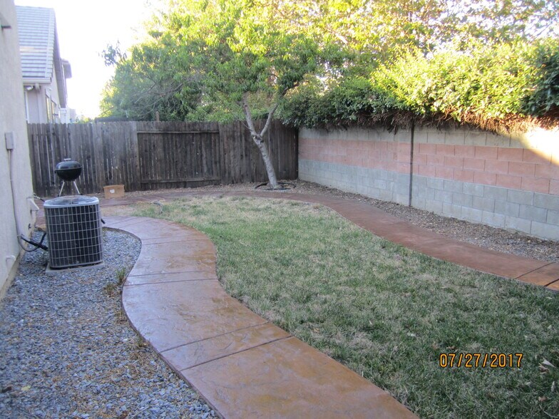 Building Photo - 9361 La Tonis Way