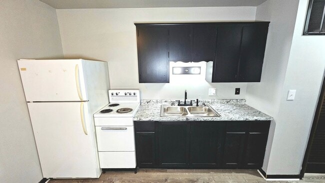 Building Photo - 126 Poplar St