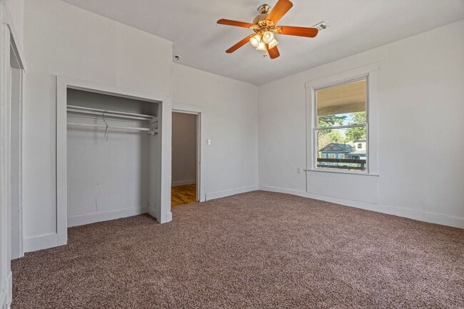 Building Photo - 5218 Elm St