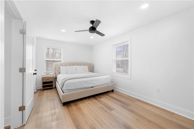 Building Photo - 150 Sweetwater St