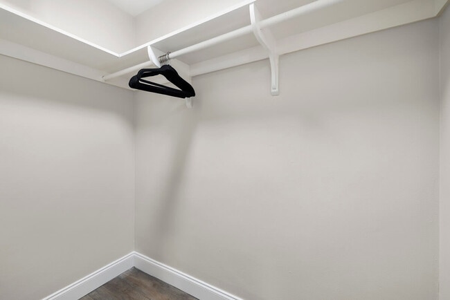 Building Photo - 802 Camelia Dr