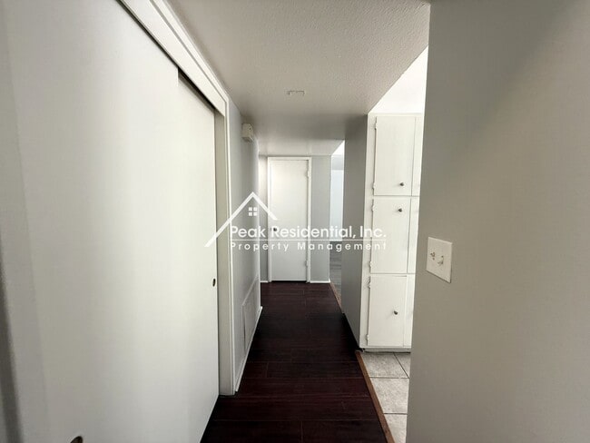 Building Photo - Mid-Century Modern 3bd/2ba Near Madison & ...