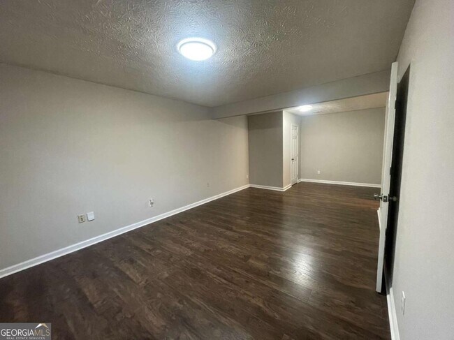 Building Photo - 3015 Cascade Manor Dr