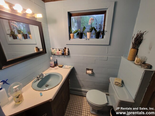 Building Photo - 148 Allston St