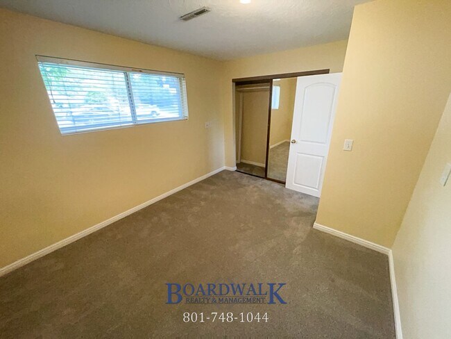Building Photo - 2827 E Bridgewater Dr