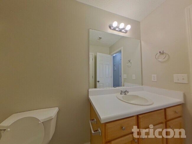 Building Photo - 1960 Lexington Ln