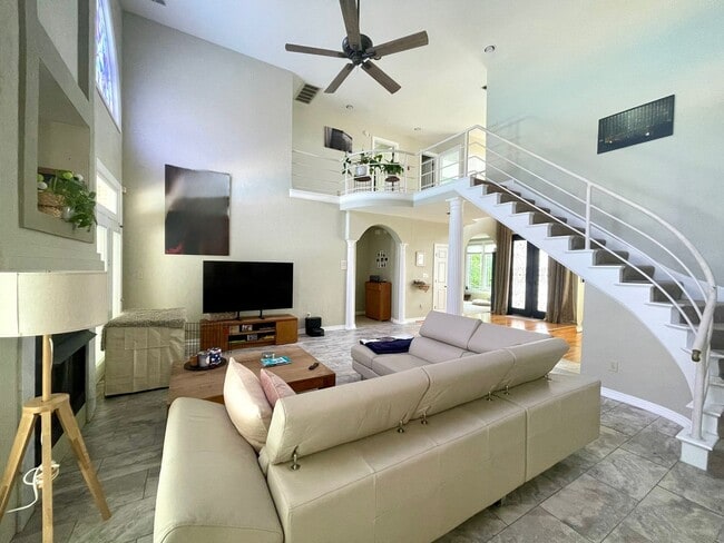 Building Photo - Beautiful 5 Bedroom Single Family Home in Great Bridge Area