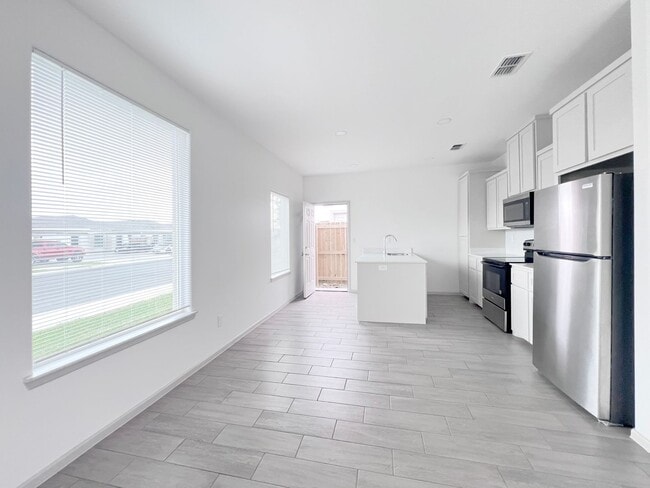 Building Photo - MOVE IN SPECIAL! - Beautiful 3bed/2bath Home in Edinburg -$1,000.00