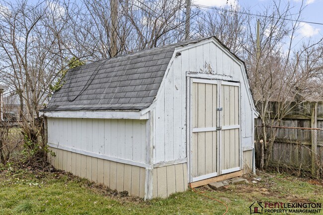 Building Photo - 3966 Northampton Dr