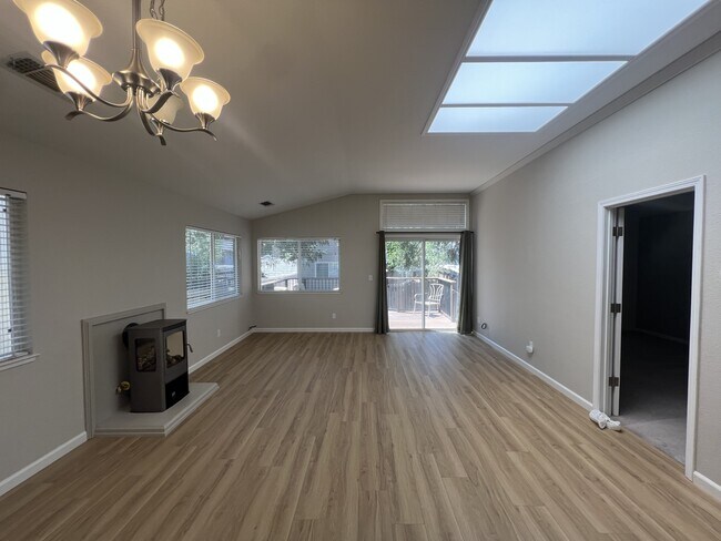 Building Photo - 343 Horizon Cir