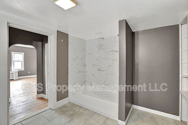 Building Photo - 44 Dover Ave