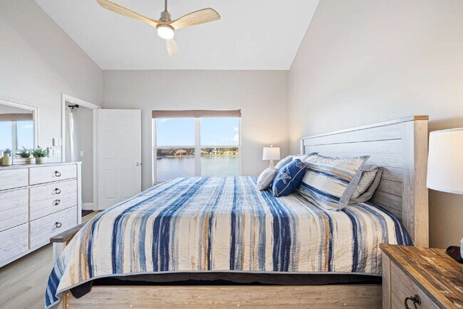 Building Photo - BEAUTIFUL COACH HOME AT WINDSOR PLACE IN B...