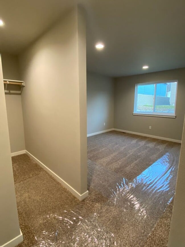 Building Photo - Luxury 3 bedroom, 2 bath home with double garage!