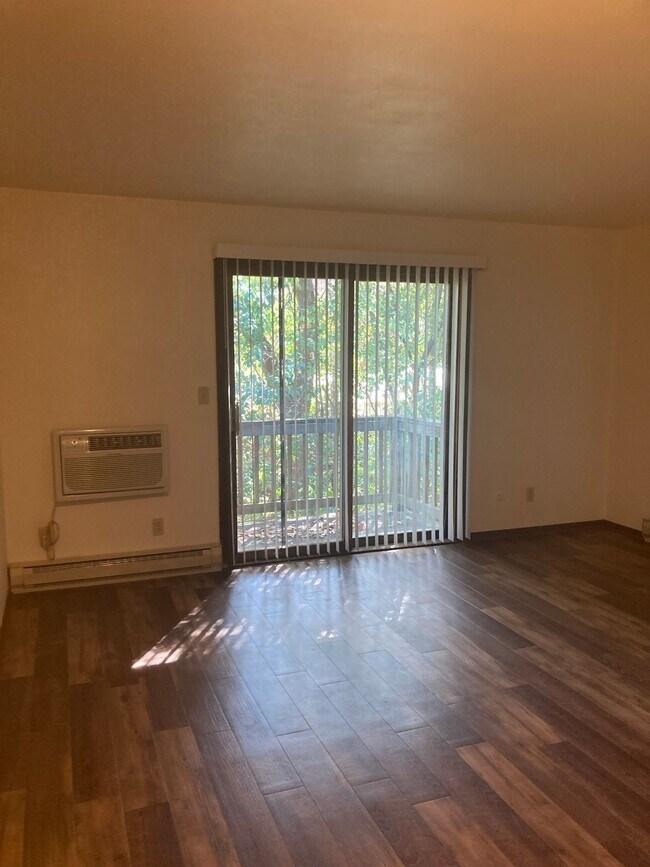 Building Photo - One bedroom apartment with balcony