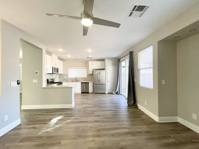 Building Photo - Nice two-story home with 4 bedrooms