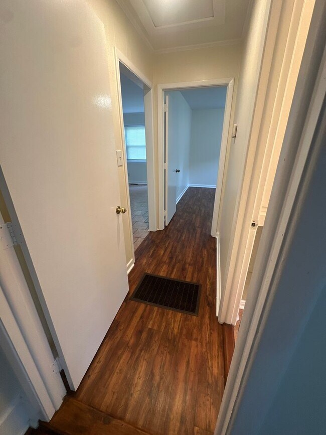 Building Photo - Charming Downtown Gem with Walkable Location Near Soda Pop District - Pet Friendly!