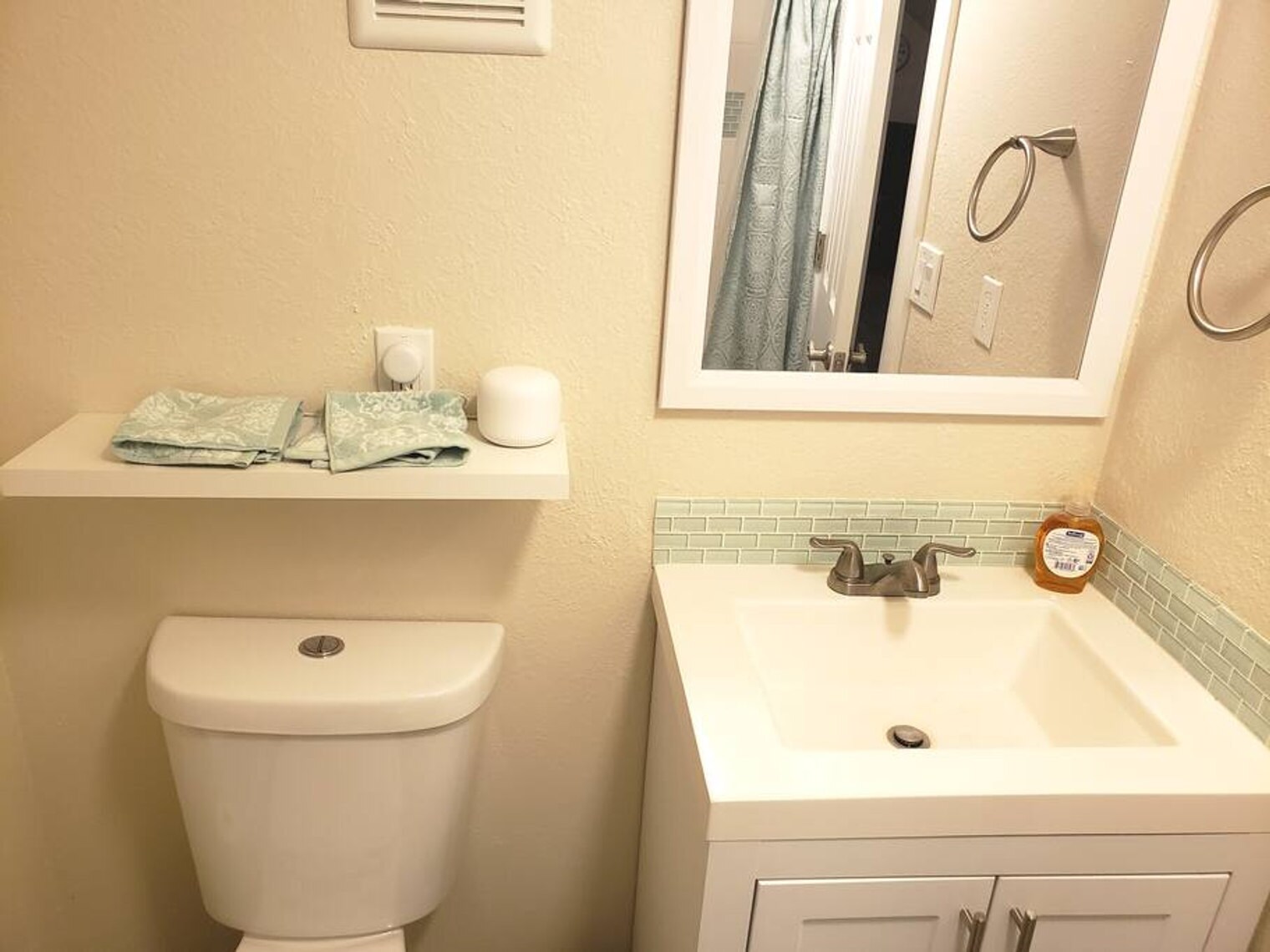 Building Photo - 1427 E Hays St