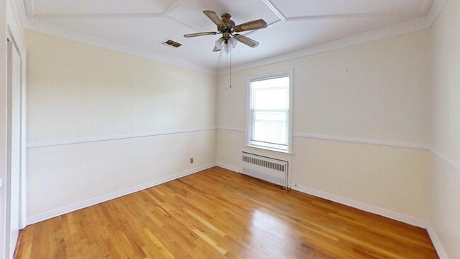 Building Photo - Laurelton