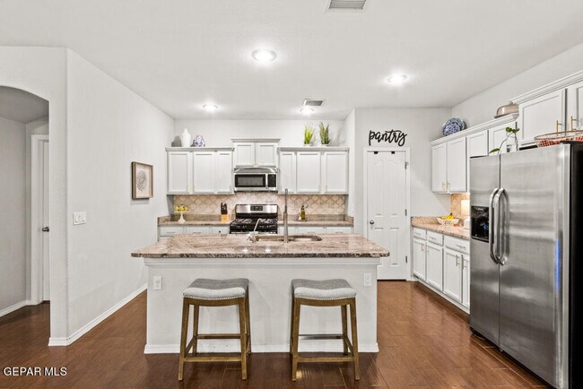 Building Photo - 7365 Dewberry Dr