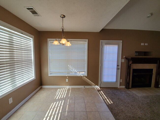 Building Photo - 5 Bedrooms 3 Bathroom Split Foyer