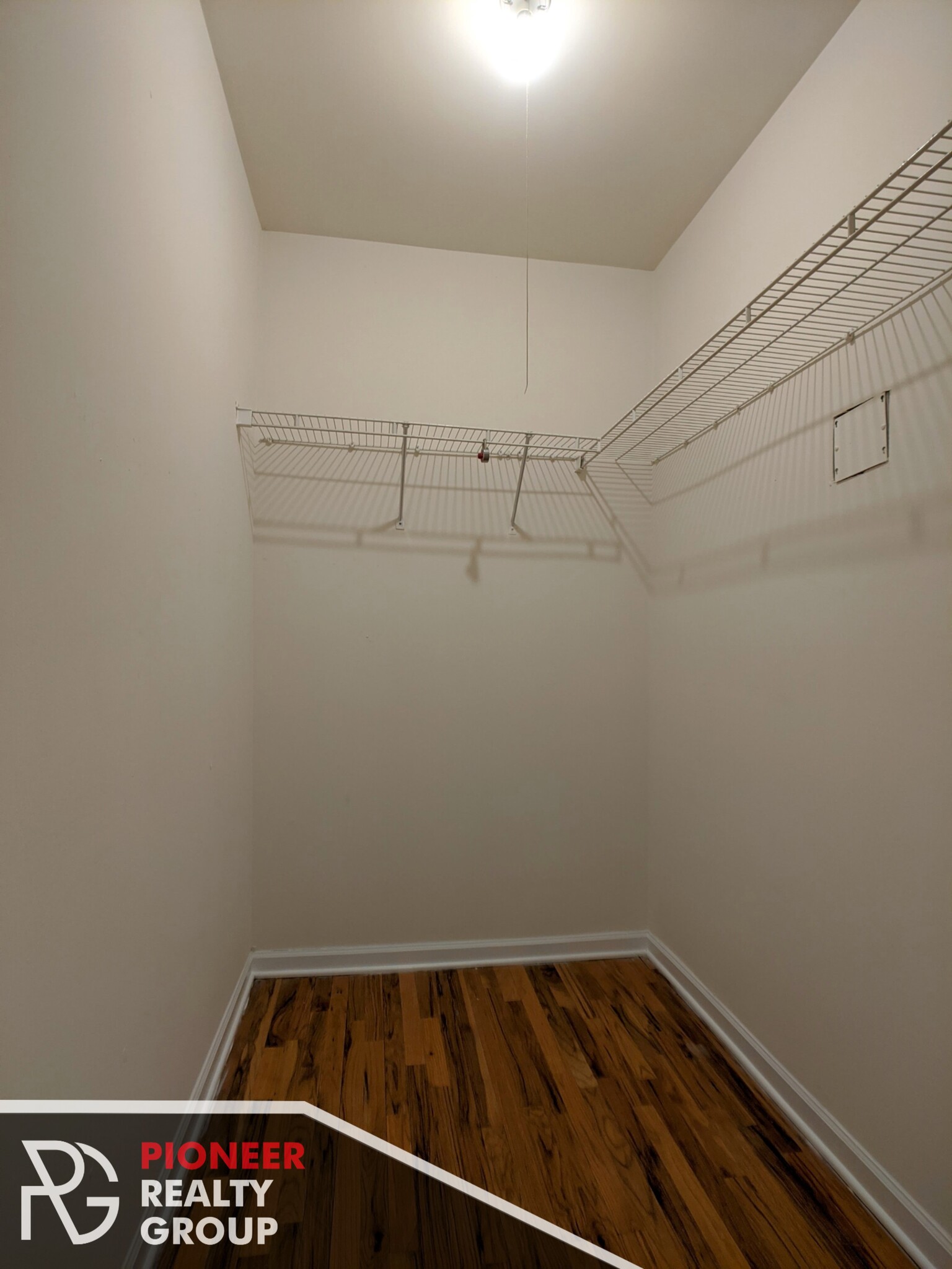 Building Photo - 912 W Dakin St