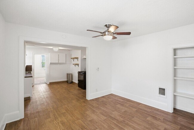 Building Photo - MF 43 - Kelly Avenue