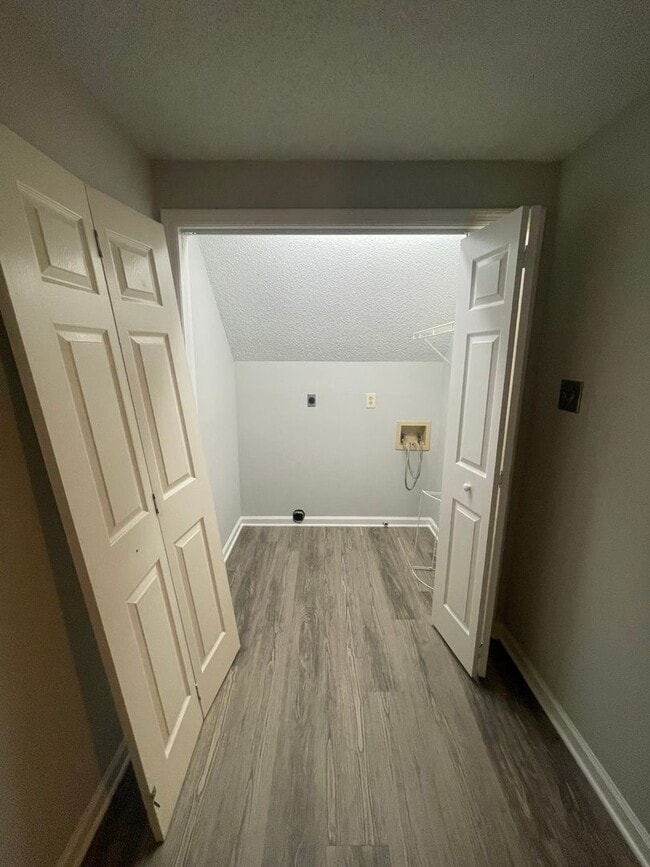 Building Photo - Charming 2-Bed, 2-Bath Townhouse in NW Kno...